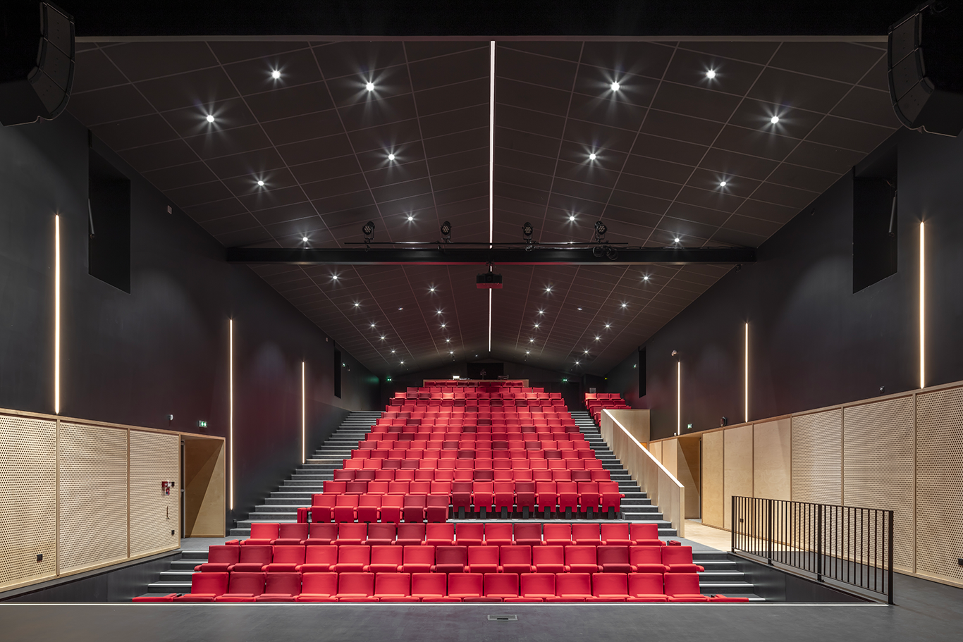 Grand Théâtre Saint-Francois-Xavier — éclairage équipement — Vannes (56) France — luminaires haut de gamme VIP Lighting