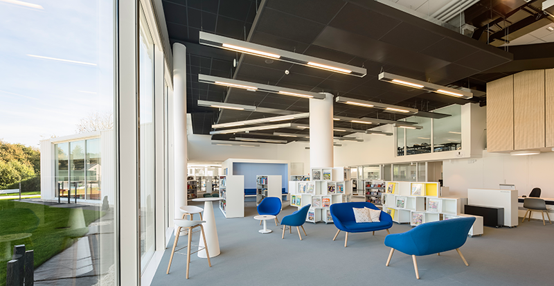 Médiathèque Le Quatro — éclairage équipement — Baud (56) France — luminaires haut de gamme VIP Lighting