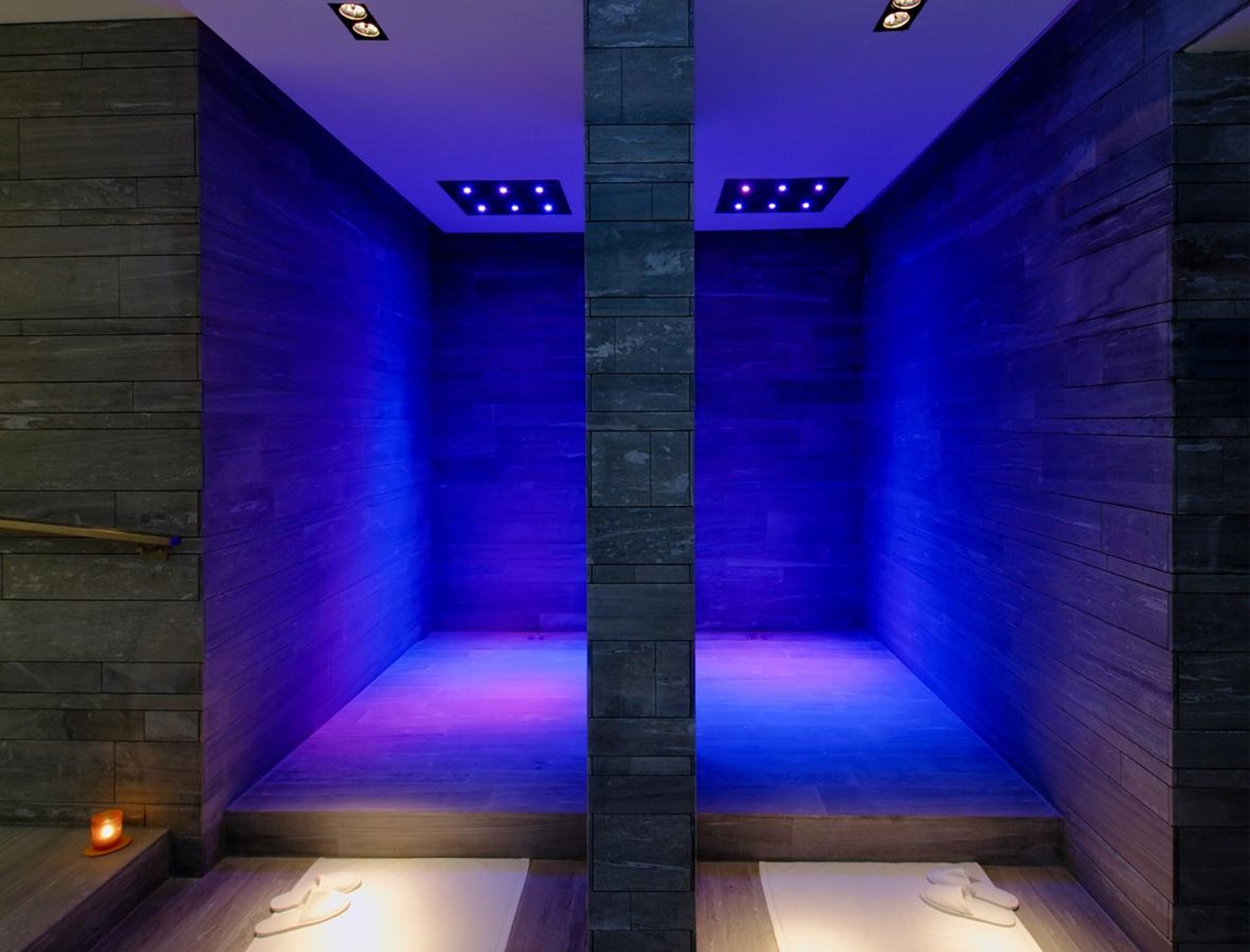 Hôtel de Bourgtheroule — éclairage hôtellerie — Hôtel de Bourgtheroule Rouen (76) France — luminaires haut de gamme VIP Lighting
