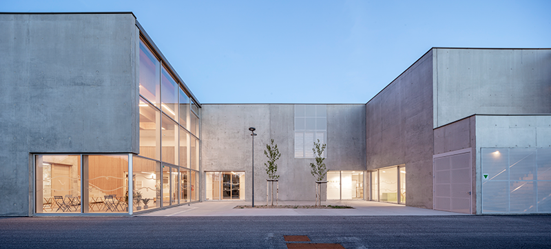 Le 17b Centre d’animation Venoix — éclairage équipement — Caen (14) France — luminaires haut de gamme VIP Lighting
