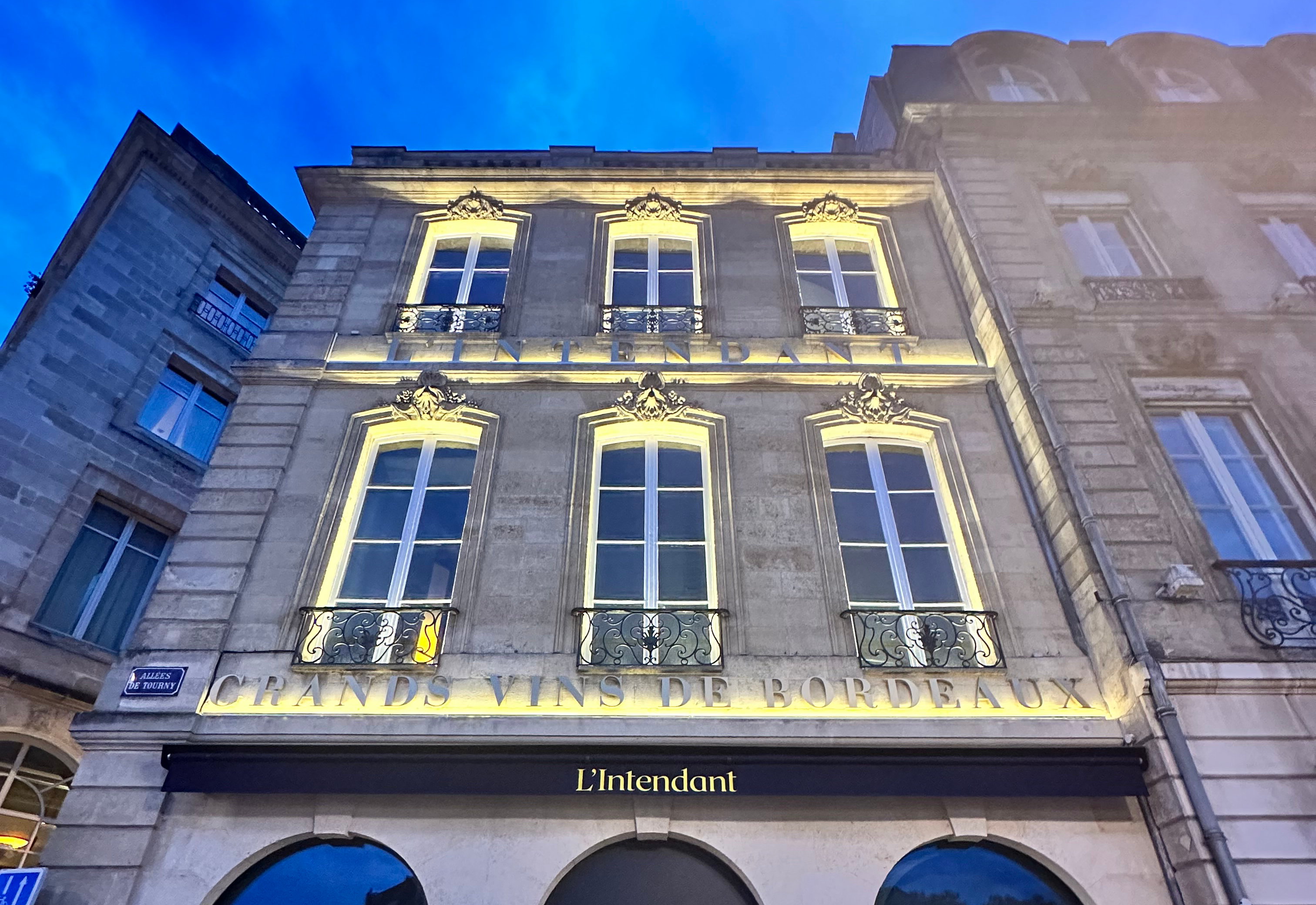 L' Intendant — éclairage commerce — Bordeaux (33) France — VIP Lighting